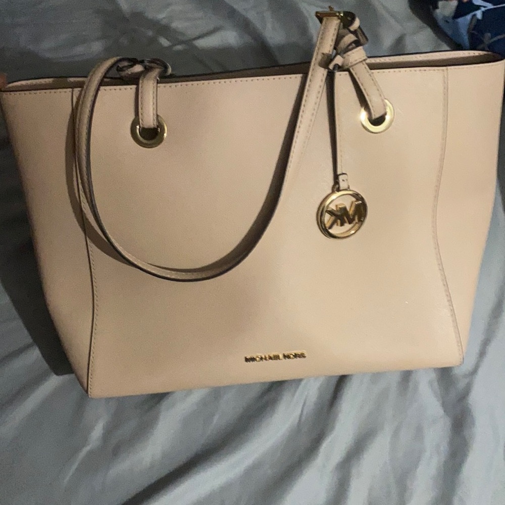 Tote with tags